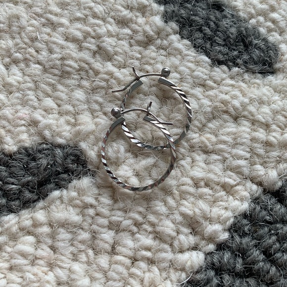 Beautiful 925 Hoop Earrings - Picture 1 of 4